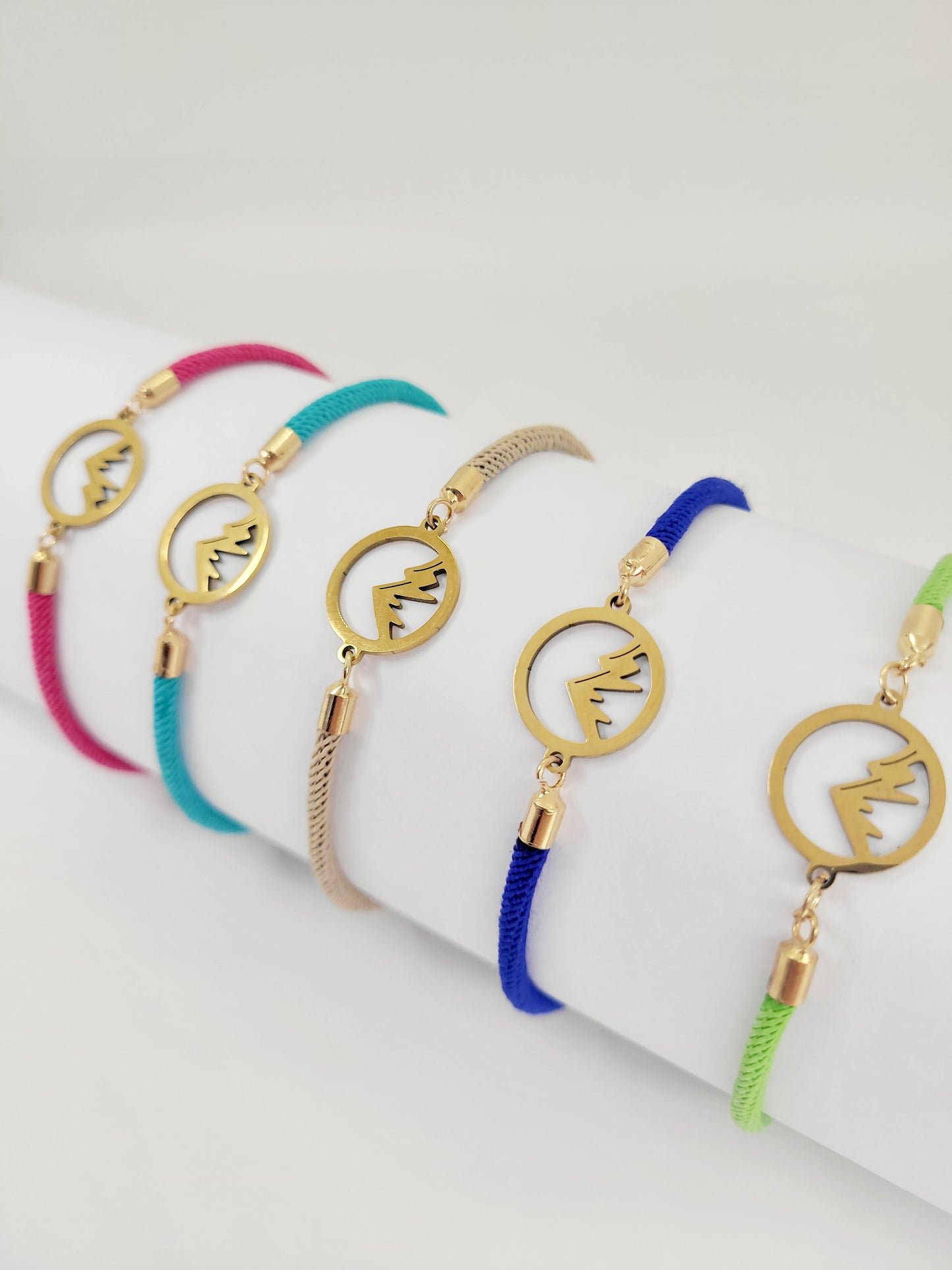 Armband mit Bergmotiv